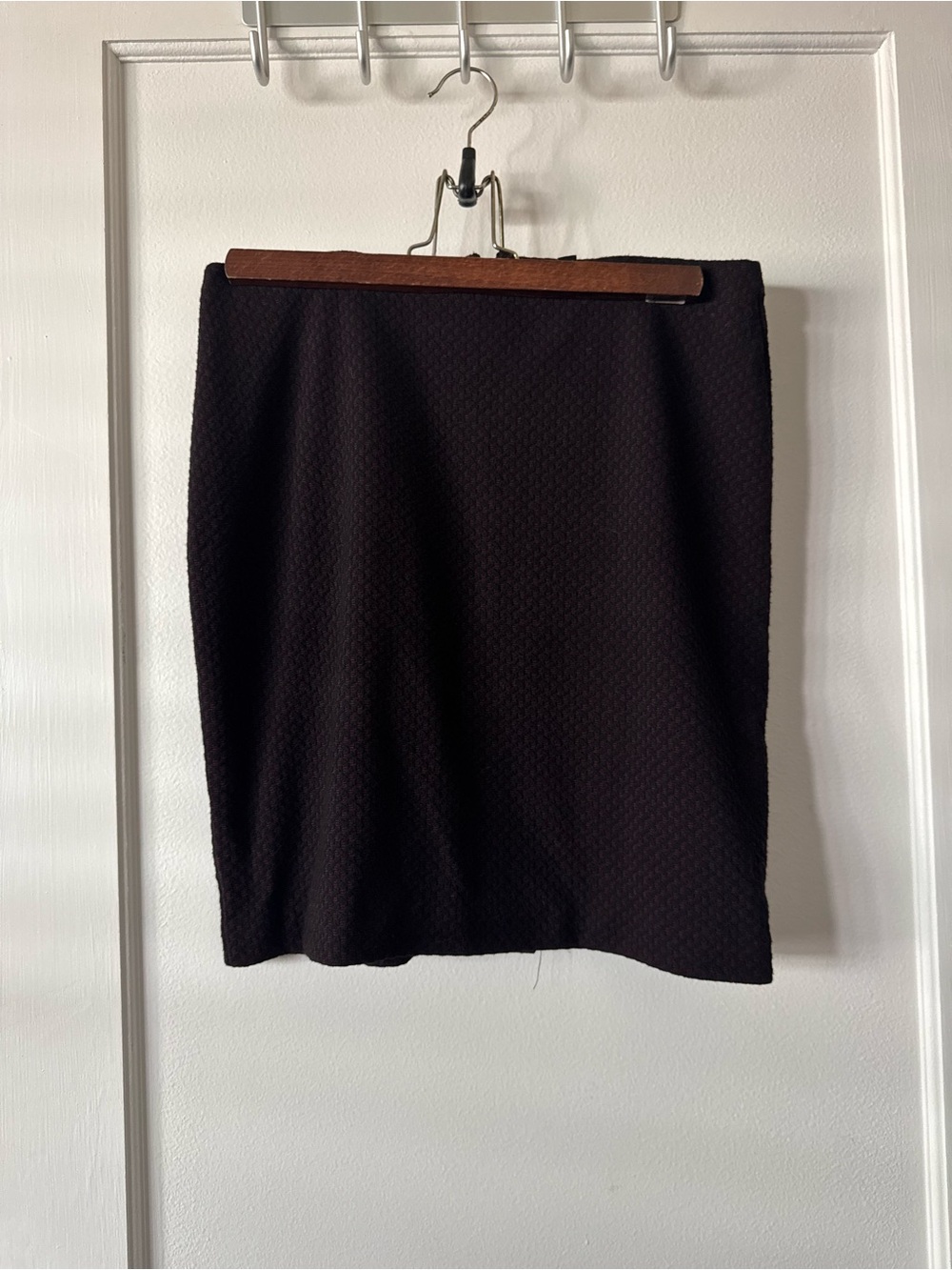 Banana Republic Black & Burgundy Textured Pencil Skirt